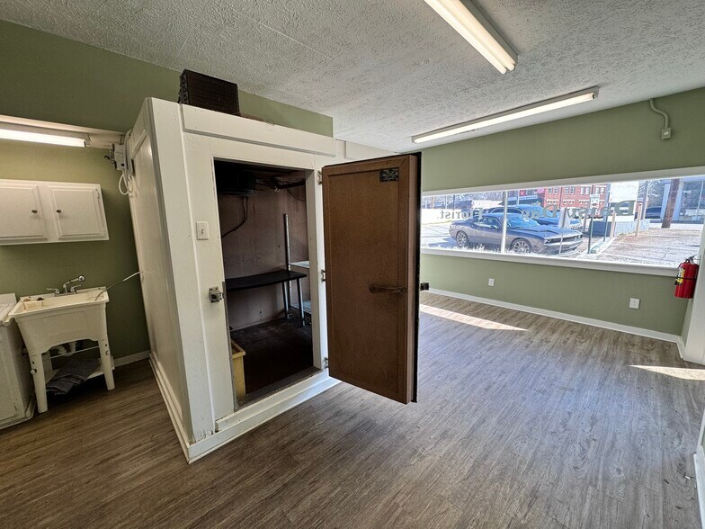 More Photos Of 8 N Clarendon Ave, Avondale Estates Freestanding For Lease