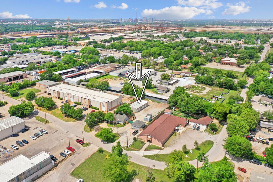 More Photos Of 2423 Hinton Dr, Irving Warehouse For Lease