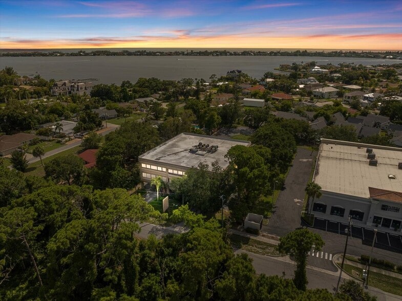 More Photos Of 7820 S Holiday Dr, Sarasota Office For Lease