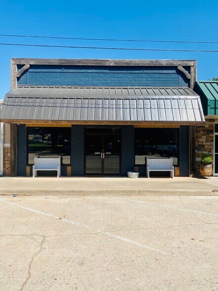 Primary Photo Of 114 W Ikard St, Henrietta Office For Sale