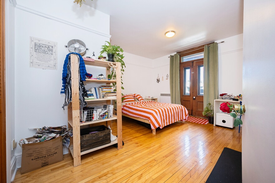 More Photos Of 4320-4324 St Saint-Denis, Montréal Multifamily For Sale