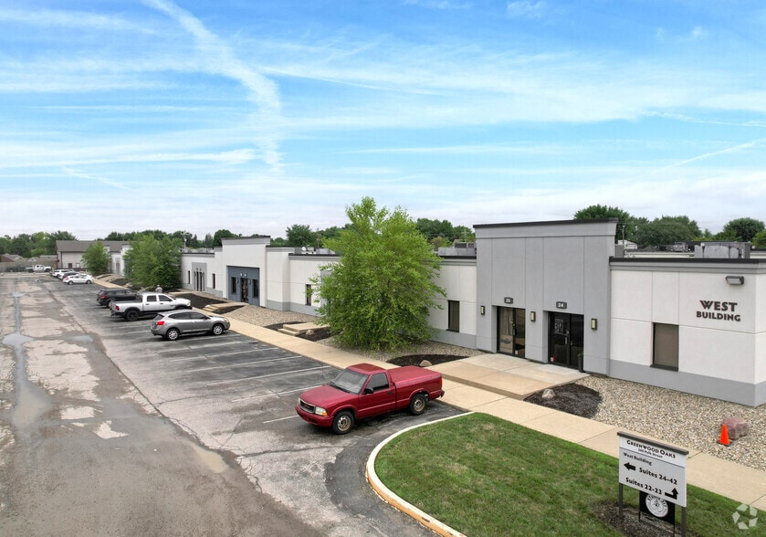 More Photos Of 500 S Polk St, Greenwood Showroom For Lease