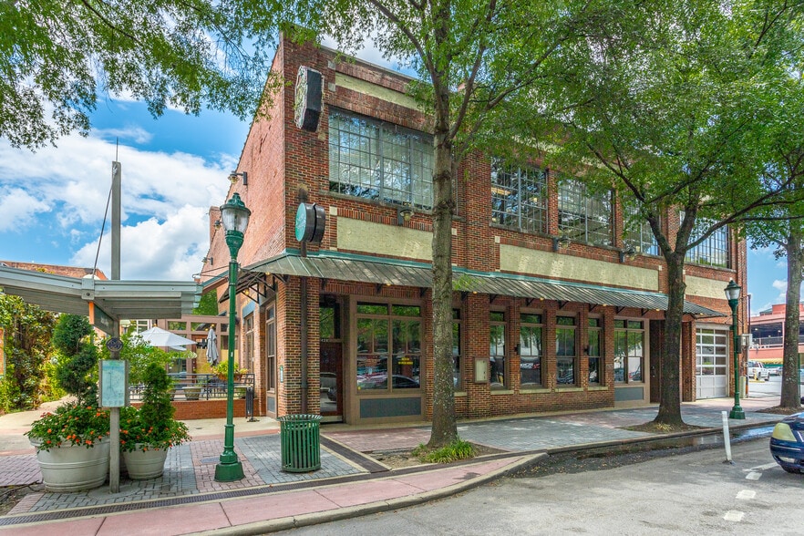 More Photos Of 420 Broad St, Chattanooga Storefront For Lease