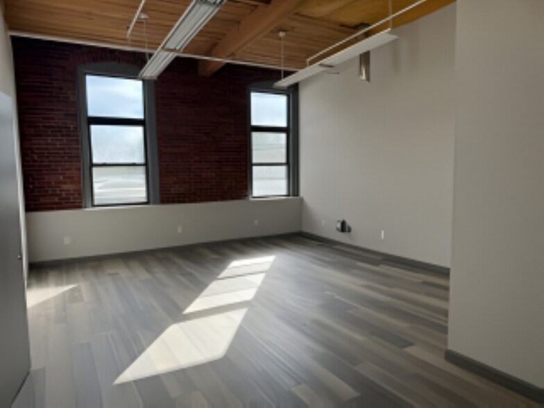 More Photos Of 60 Pine St, Methuen Light Manufacturing For Lease