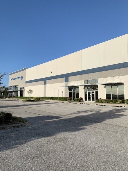 More Photos Of 7910 25th Ct E, Sarasota Warehouse For Lease