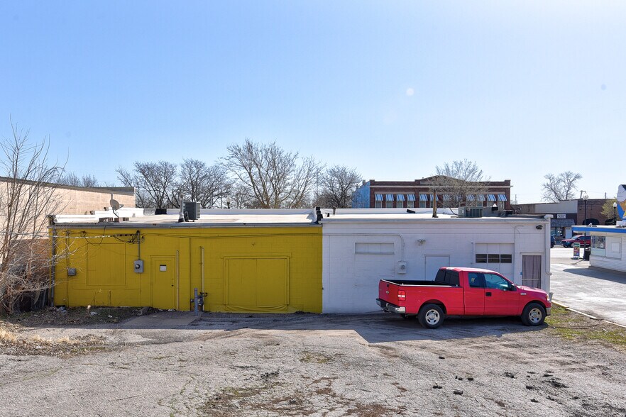 More Photos Of 8614-8616 N 30th St, Omaha Storefront For Sale
