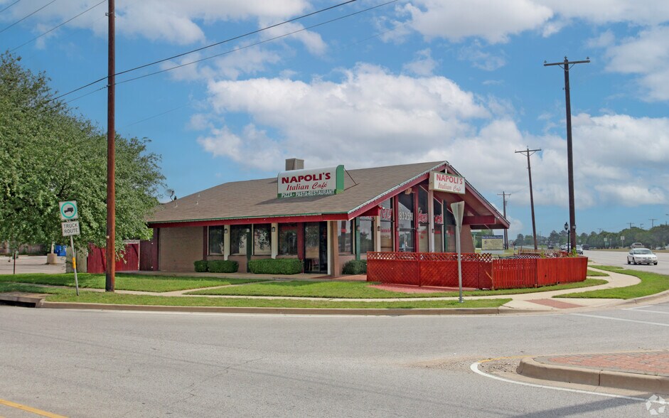 Primary Photo Of 3008 W Euless Blvd, Euless Restaurant For Lease