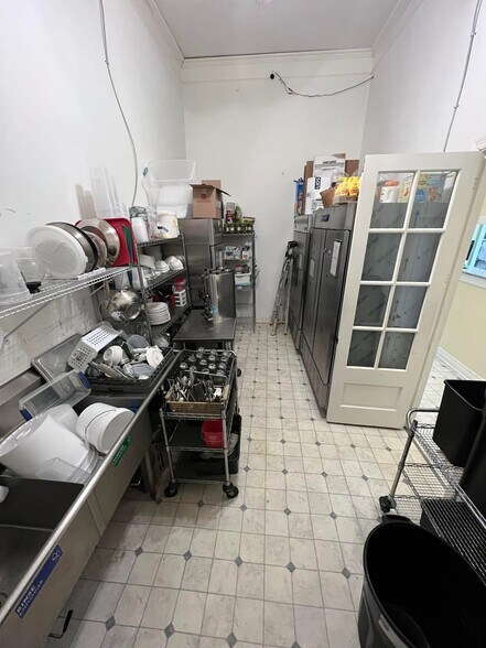 More Photos Of 119 E 5th St, Bonham Restaurant For Sale
