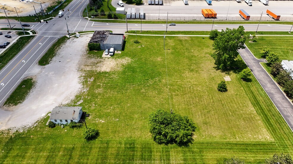More Photos Of 2166 London Groveport Rd, Lockbourne Freestanding For Sale