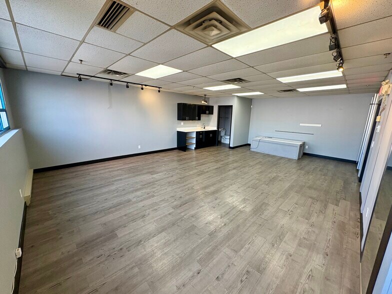 More Photos Of 1952 Kingsway Ave, Port Coquitlam Warehouse For Sale