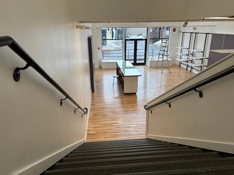 More Photos Of 9 Bow St, Freeport General Retail For Sale