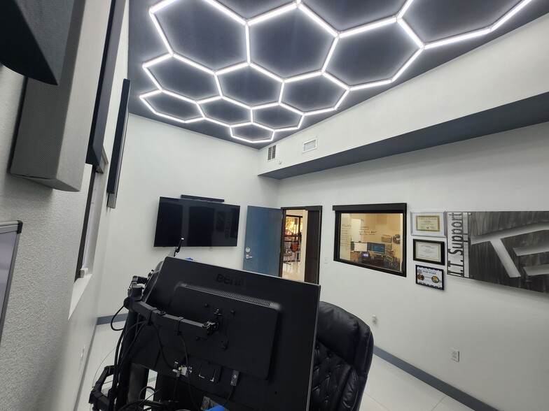 More Photos Of 509 Giles Rd, El Paso Unknown For Lease