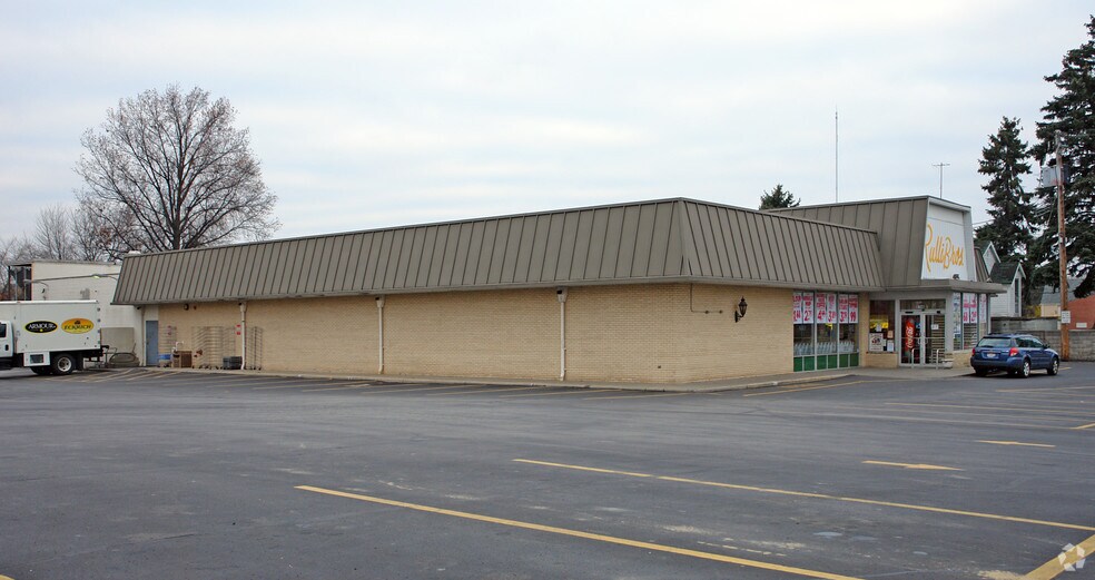 More Photos Of 5780 South Ave, Youngstown Supermarket For Sale