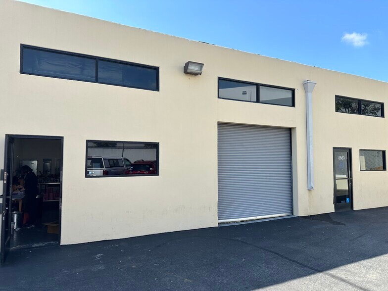 More Photos Of 8841-8863 Canoga Ave, Canoga Park Distribution For Lease