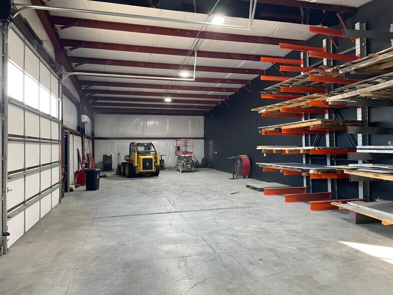 More Photos Of 1700 Commerce Dr, Tonganoxie Warehouse For Sale