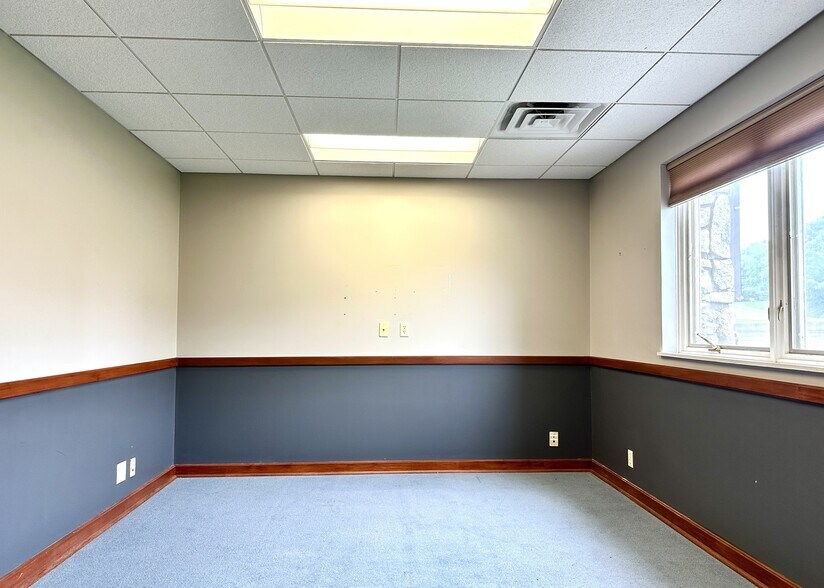 More Photos Of 7 Orchard St, Asheville Bank For Lease