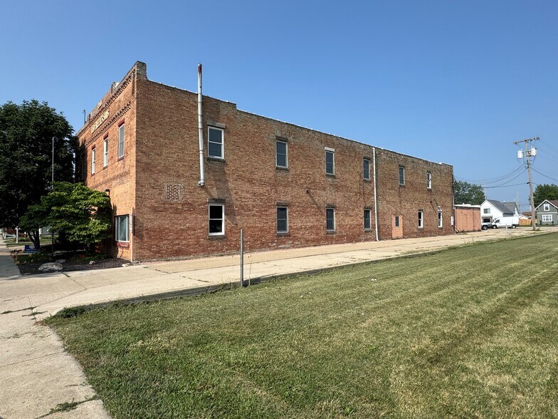 More Photos Of 503 S Main St, Nappanee Office For Sale
