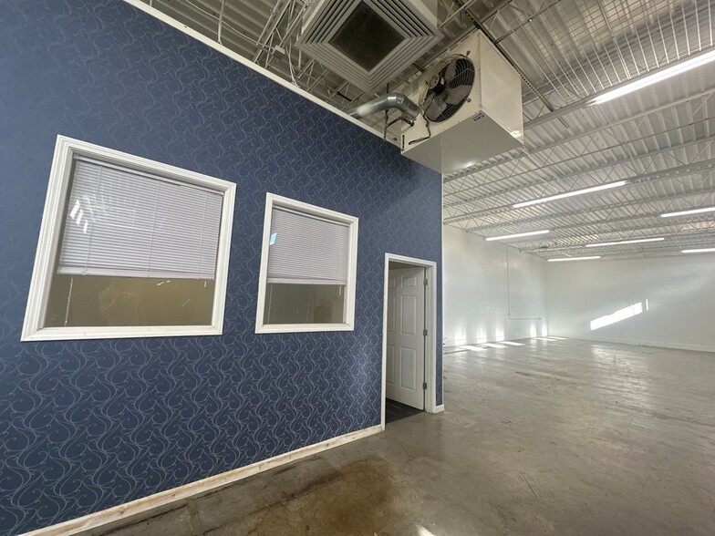 Primary Photo Of 5743 West Park Ave, Saint Louis Warehouse For Lease