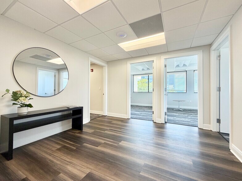 More Photos Of 4440 PGA Blvd, Palm Beach Gardens Coworking Space