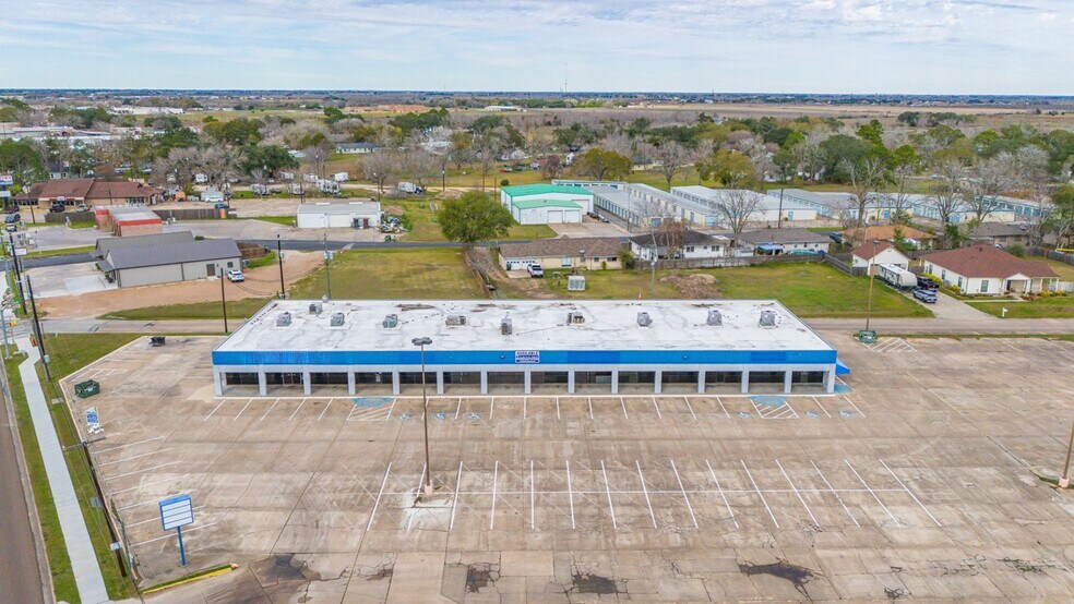More Photos Of 1602 N Mechanic St, El Campo Land For Lease