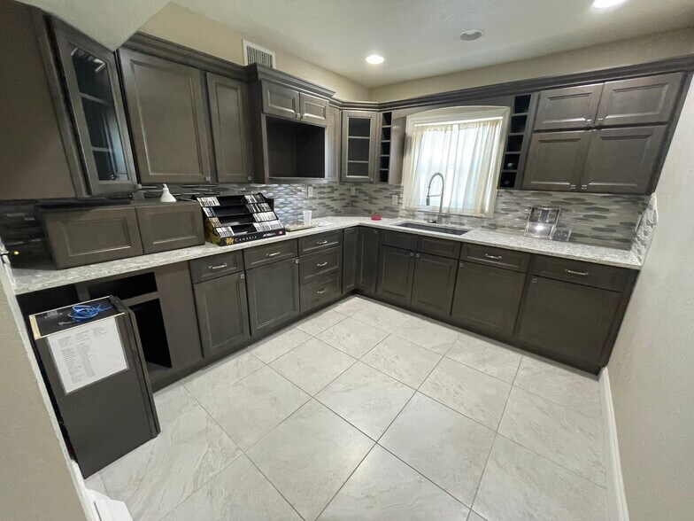More Photos Of 5205 County Road 171, Wildwood Office For Sale