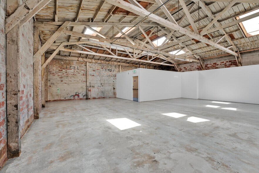 More Photos Of 2508-2510 Telegraph Ave, Oakland Storefront For Lease