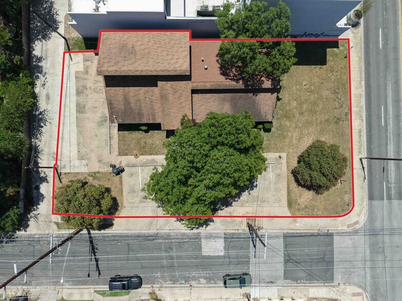 More Photos Of 1709 E Martin Luther King Jr Blvd, Austin Office For Sale