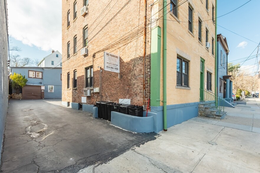 More Photos Of 536 N High St, Mount Vernon Apartments For Sale