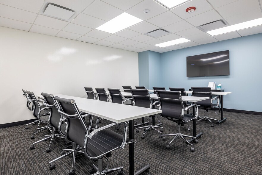 More Photos Of 605 N Michigan Ave, Chicago Coworking Space