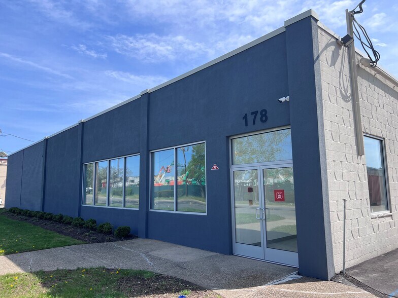 More Photos Of 178 Commerce Rd, Carlstadt Manufacturing For Sale