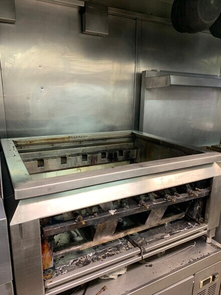 More Photos Of 307 N Broadway, Green Bay Restaurant For Sale