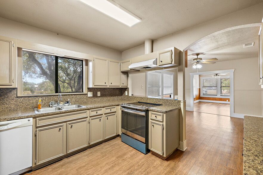 More Photos Of 3480 Jack C Hays Trl, Buda Office For Lease