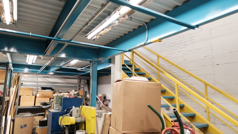 More Photos Of 130 Lenox Ave, Stamford Warehouse For Sale