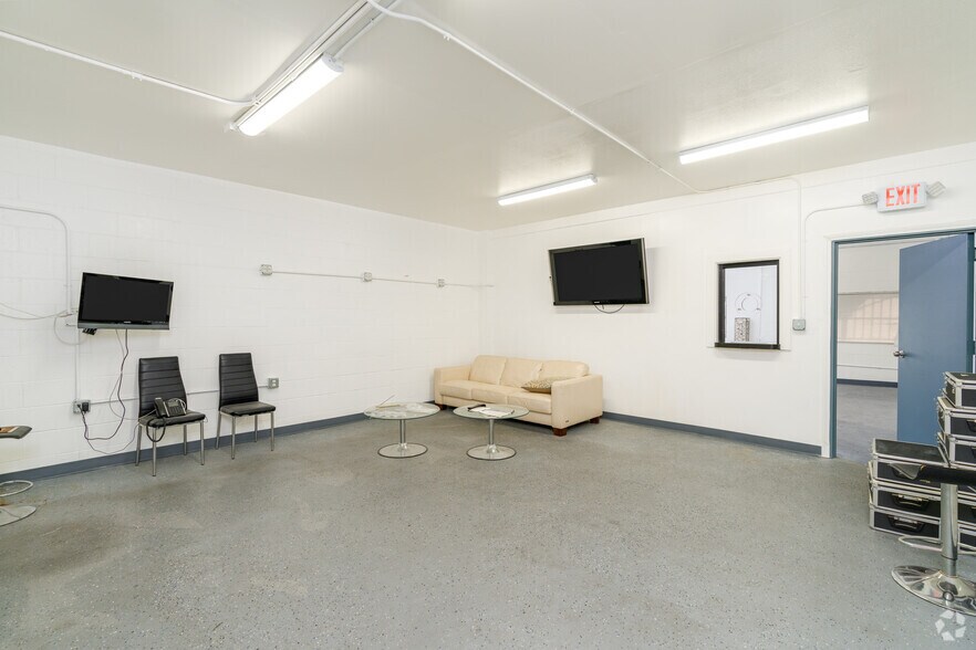 More Photos Of 8212-8214 San Fernando Rd, Sun Valley Light Distribution For Sale