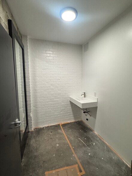 More Photos Of 1623 Nadeau St, Los Angeles Manufacturing For Lease