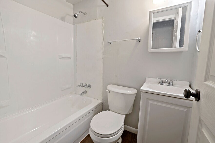 More Photos Of 2749 Queen City Ave, Cincinnati Apartments For Sale
