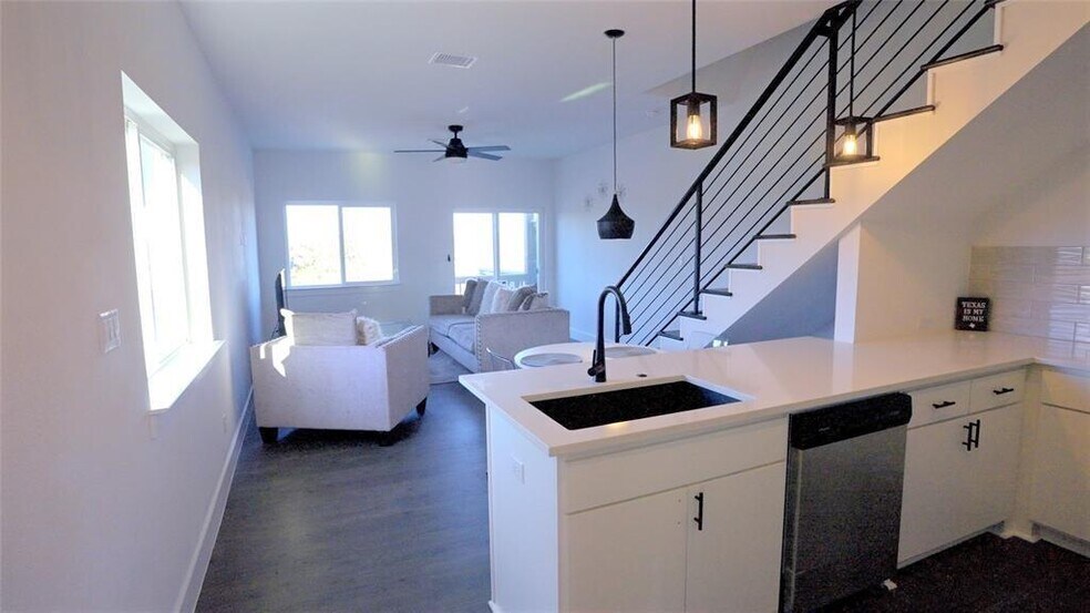 More Photos Of 21210 Portsmouth Cv, Lago Vista Apartments For Sale