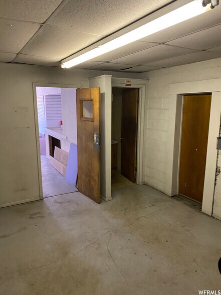 More Photos Of 545 E 100 N, Price Office For Sale
