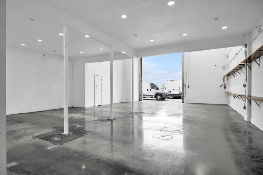 More Photos Of 7311 NW 12th St, Doral Light Distribution For Sale