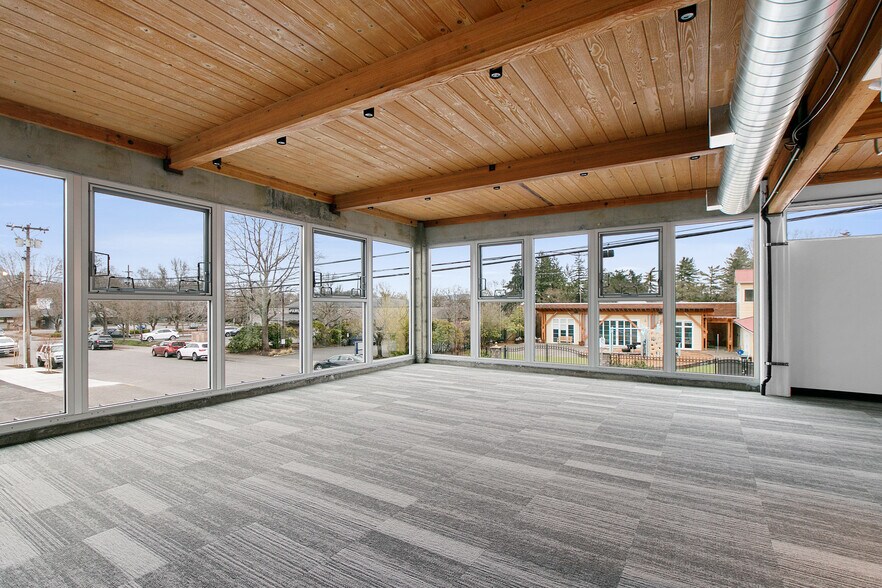 More Photos Of 5805 SW Hood Ave, Portland Warehouse For Lease