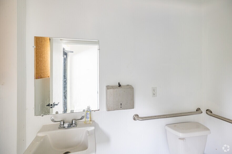 More Photos Of 4200 - 4204 NW 2nd Ave, Miami Restaurant For Sale