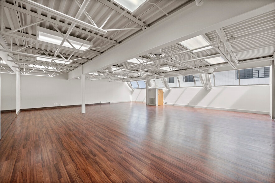 More Photos Of 7590 Fay Ave, La Jolla Unknown For Lease