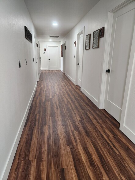 More Photos Of 2115 McDonald, McMinnville Storefront Retail Office For Lease