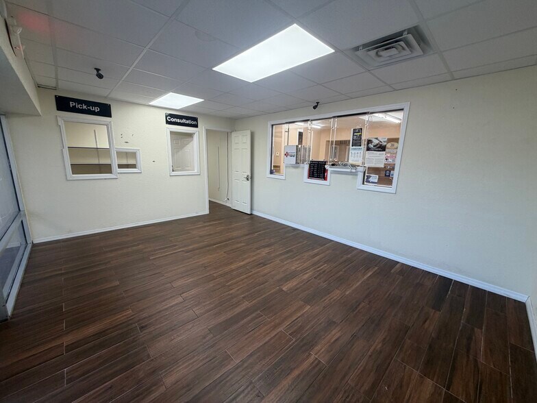 More Photos Of 9139 Park Blvd, Seminole Unknown For Lease