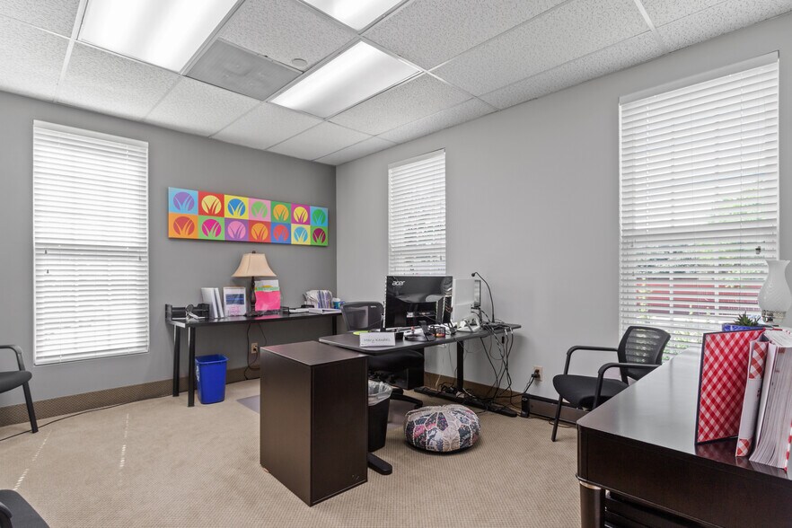 More Photos Of 17734 Preston Rd, Dallas Office For Sale