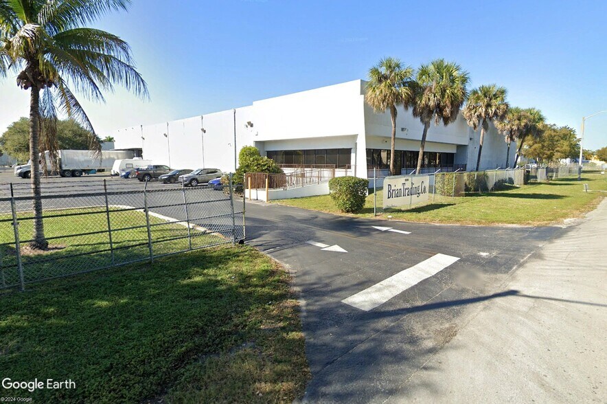 More Photos Of 16175 NW 49th Ave, Hialeah Unknown For Lease