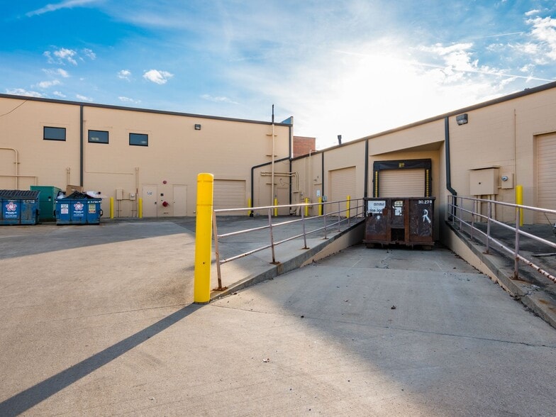 More Photos Of 600 Lakeview Plaza Blvd, Worthington Office For Sale