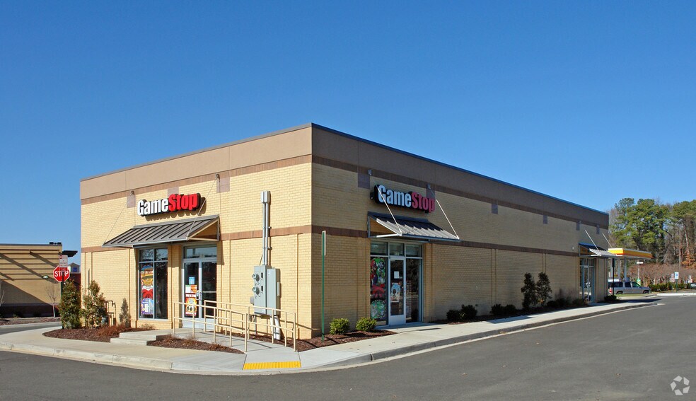 More Photos Of 8131 Brook Rd, Richmond Freestanding For Lease