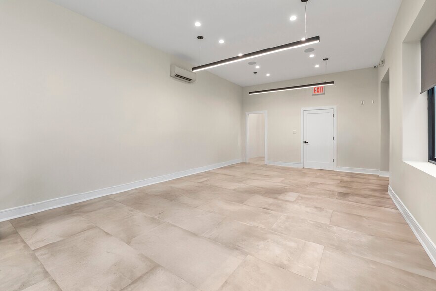 More Photos Of 1527 149th St, Whitestone Office For Lease