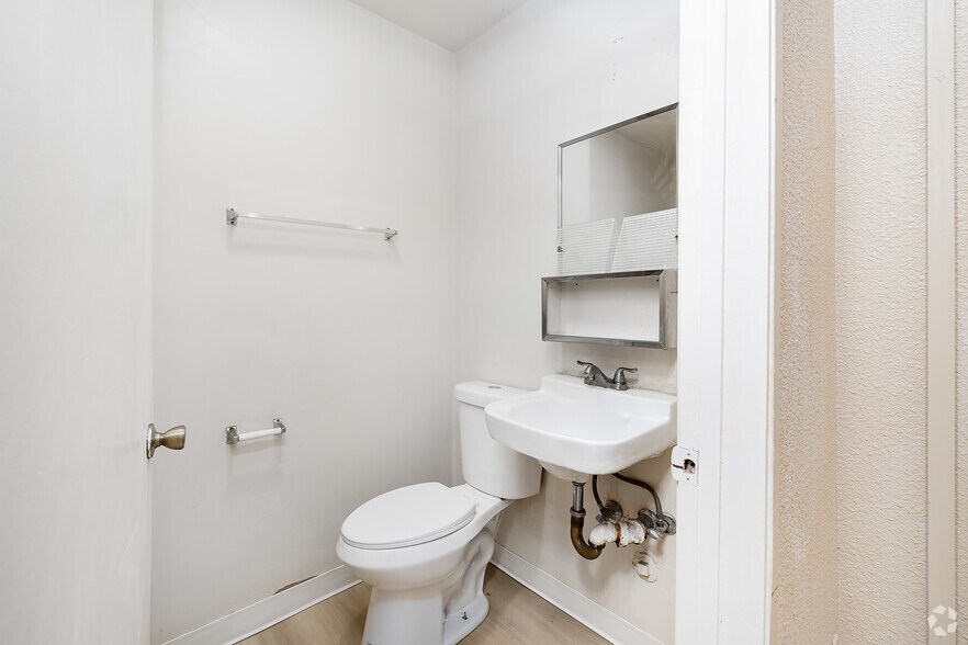More Photos Of 710 S Broadway, Los Angeles Apartments For Lease